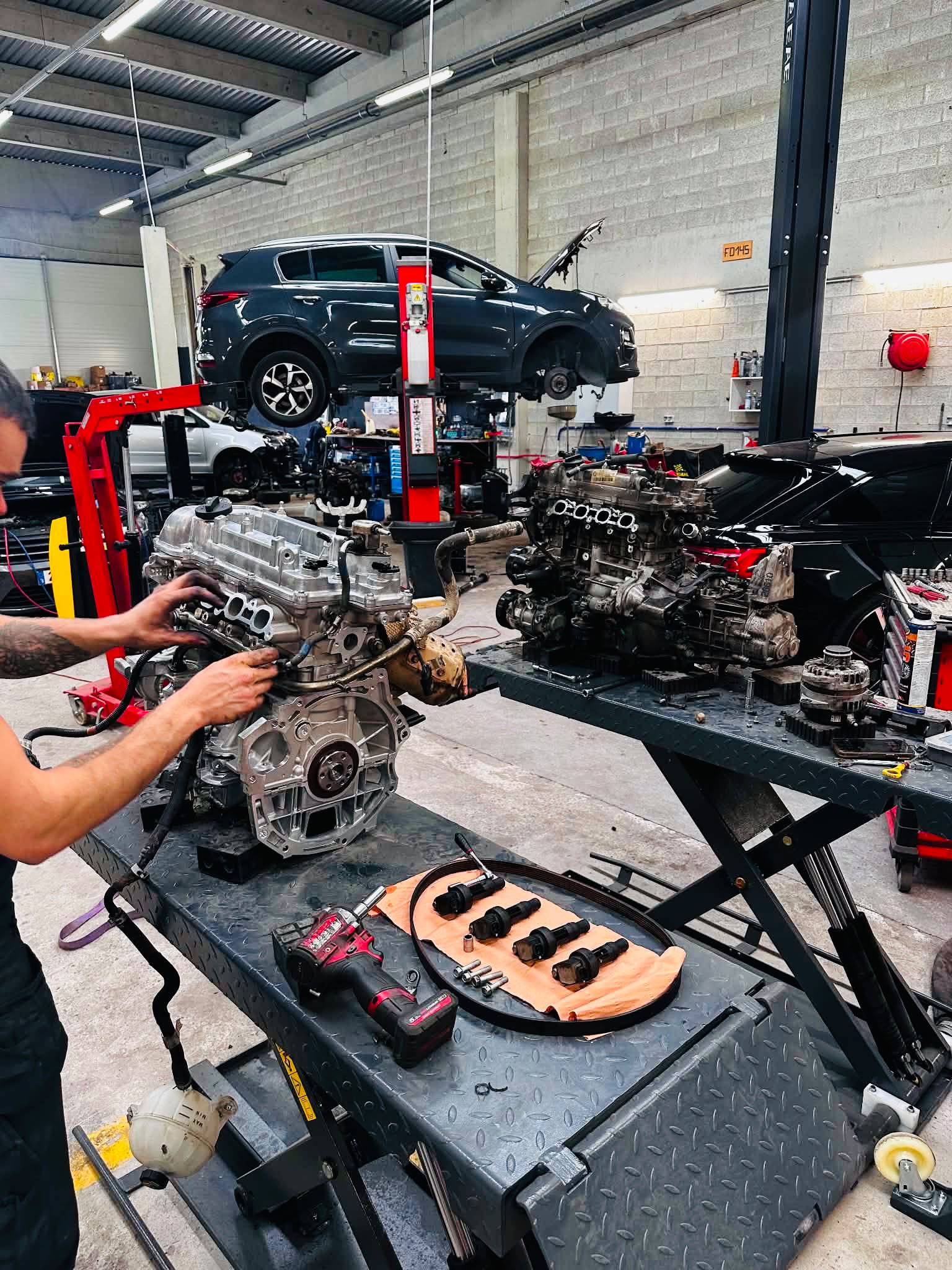 Moteur automobile démonté dans l'atelier MD Auto